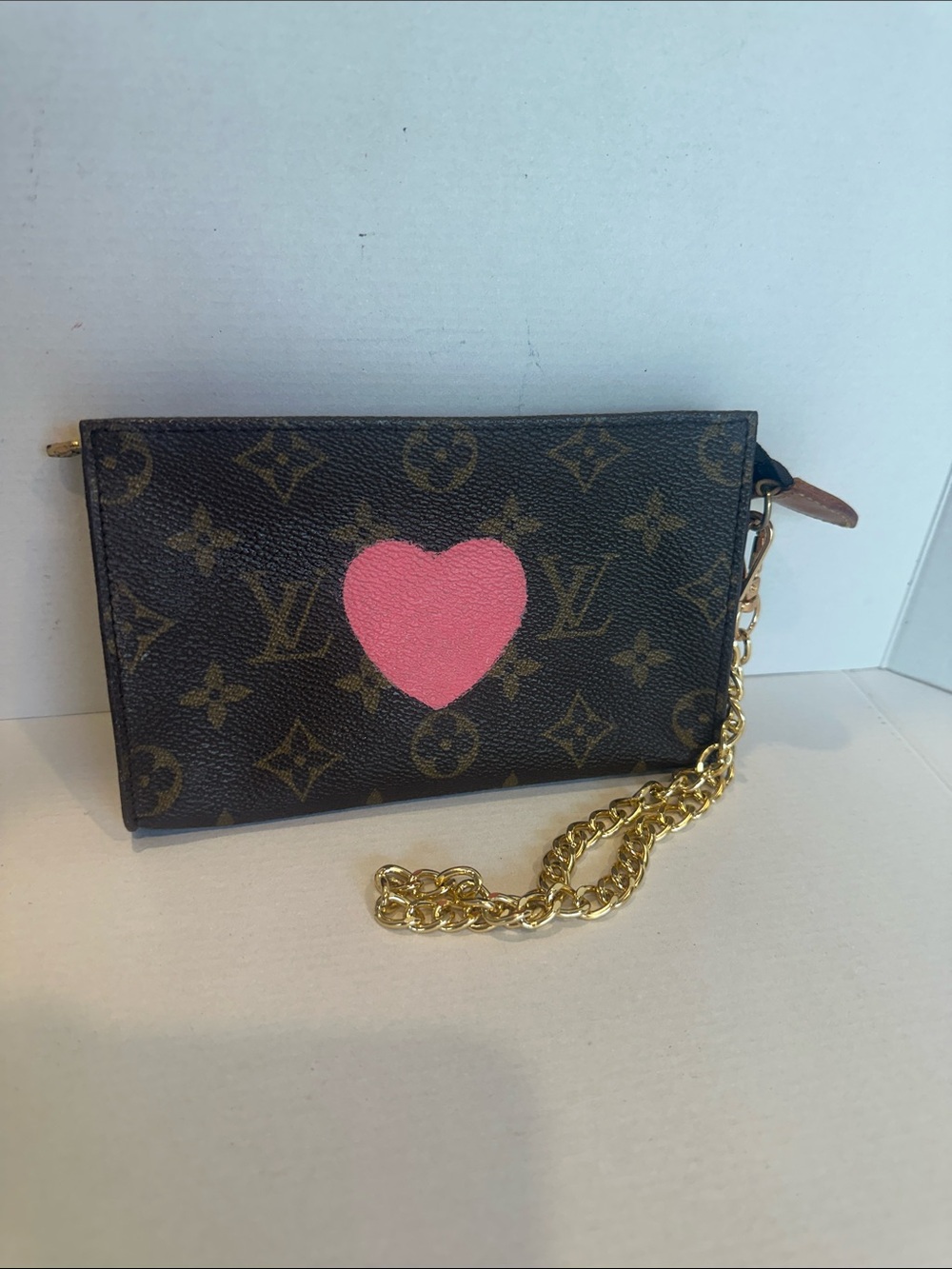 ‼️WILL TAKE $100-FIRM‼️LV Clutch/ Pouch 
Refreshed! unbranded chain
7x4x1